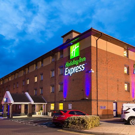 Holiday Inn Express Birmingham Oldbury By Ihg Ngoại thất bức ảnh