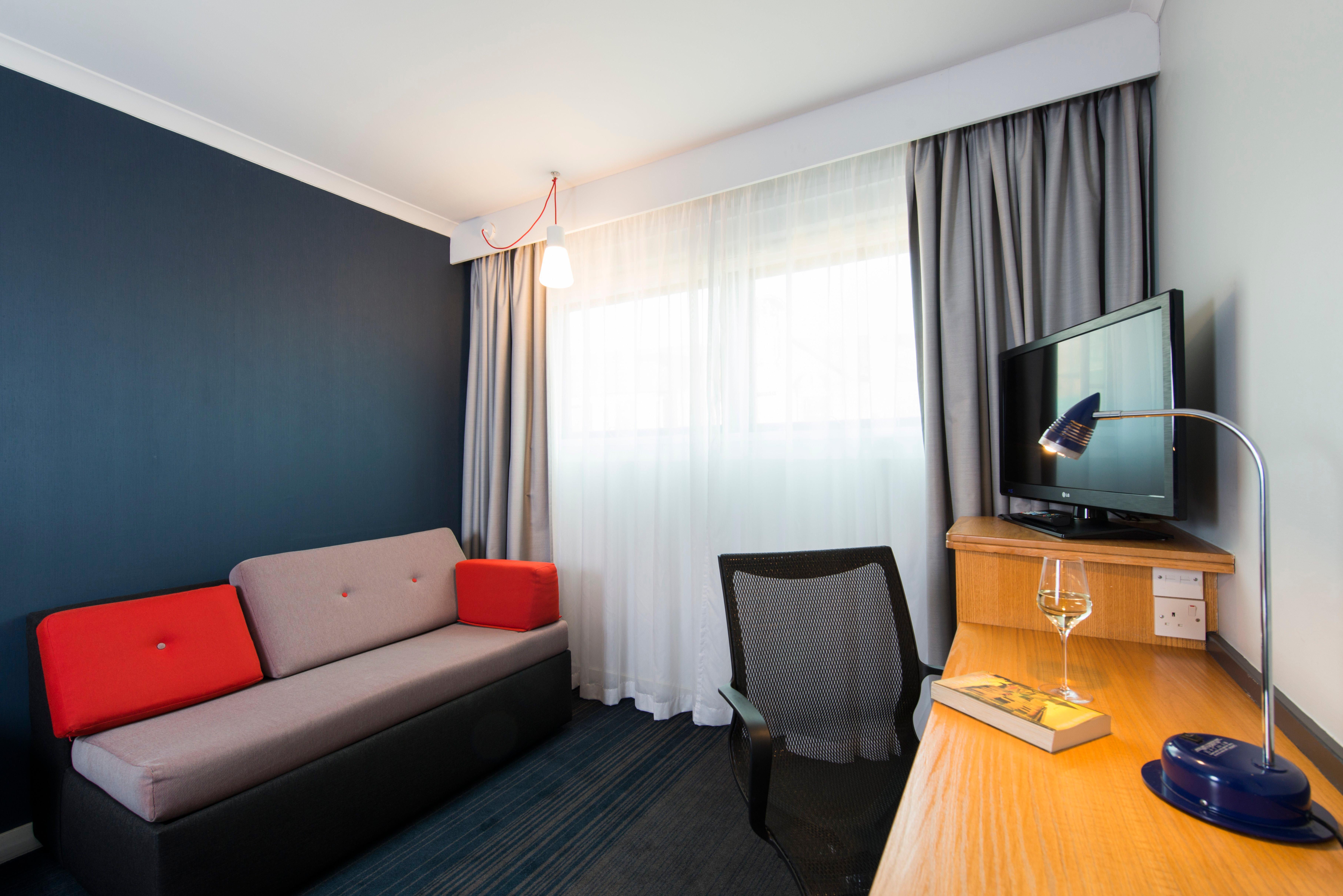 Holiday Inn Express Birmingham Oldbury By Ihg Ngoại thất bức ảnh