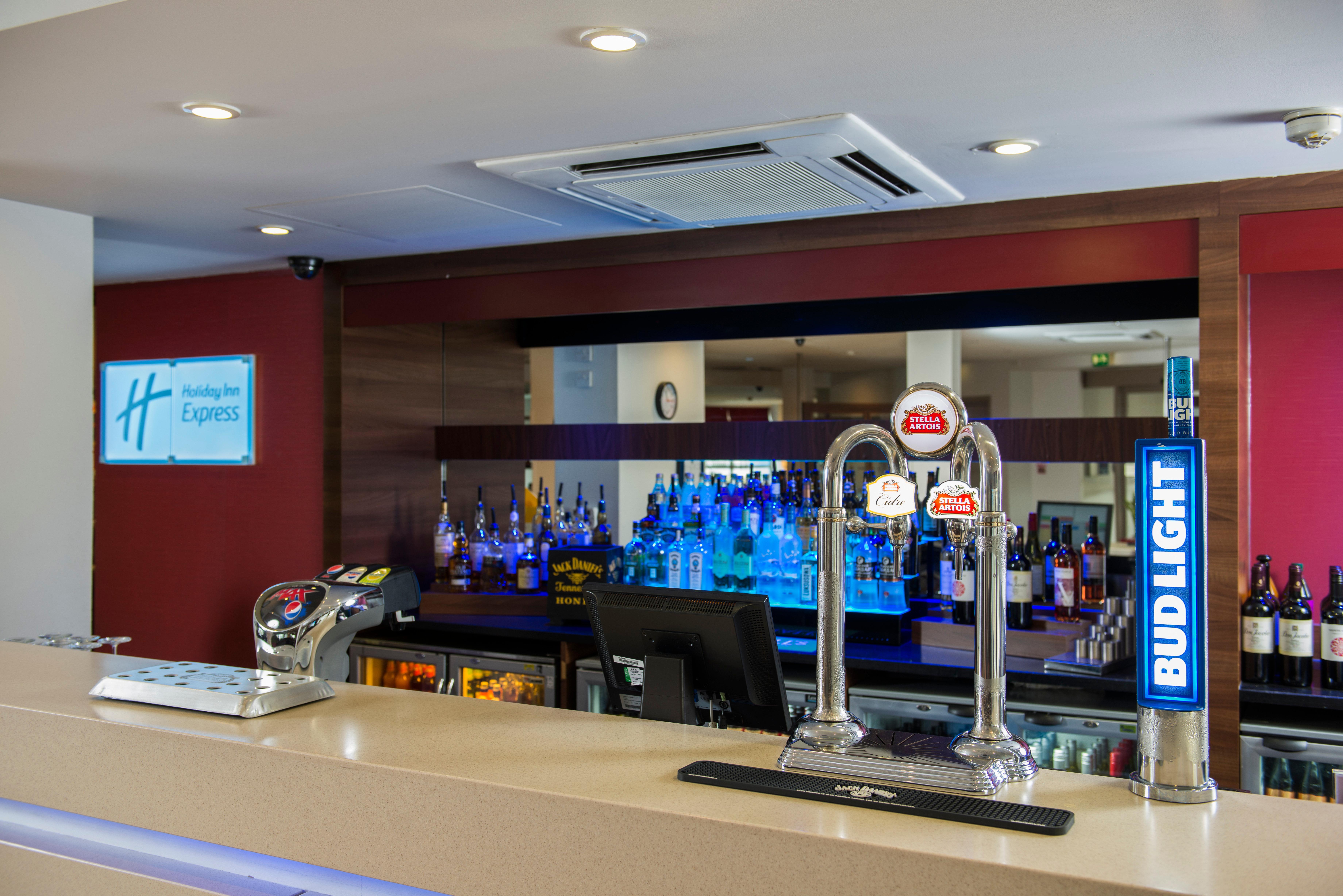 Holiday Inn Express Birmingham Oldbury By Ihg Ngoại thất bức ảnh