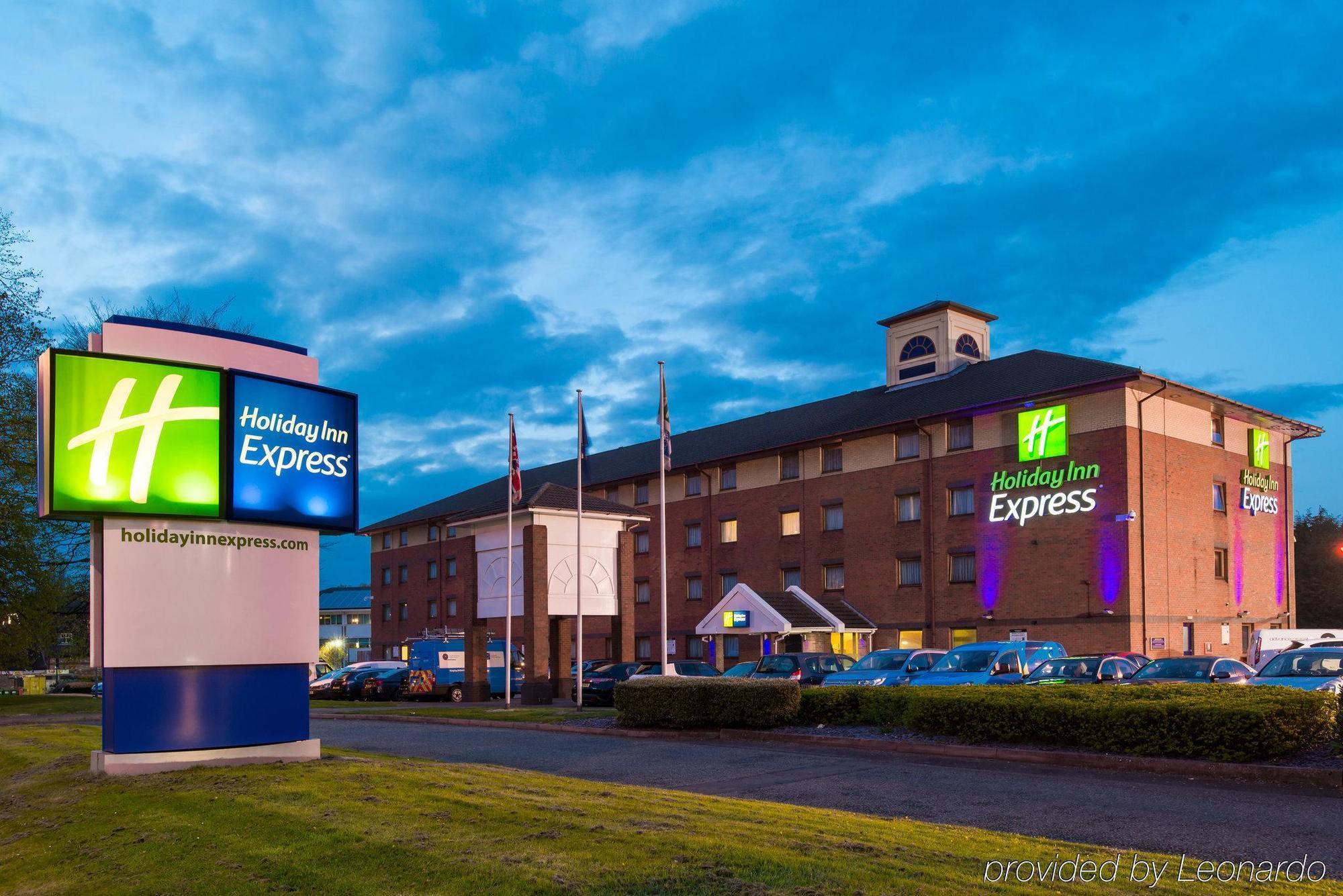 Holiday Inn Express Birmingham Oldbury By Ihg Ngoại thất bức ảnh