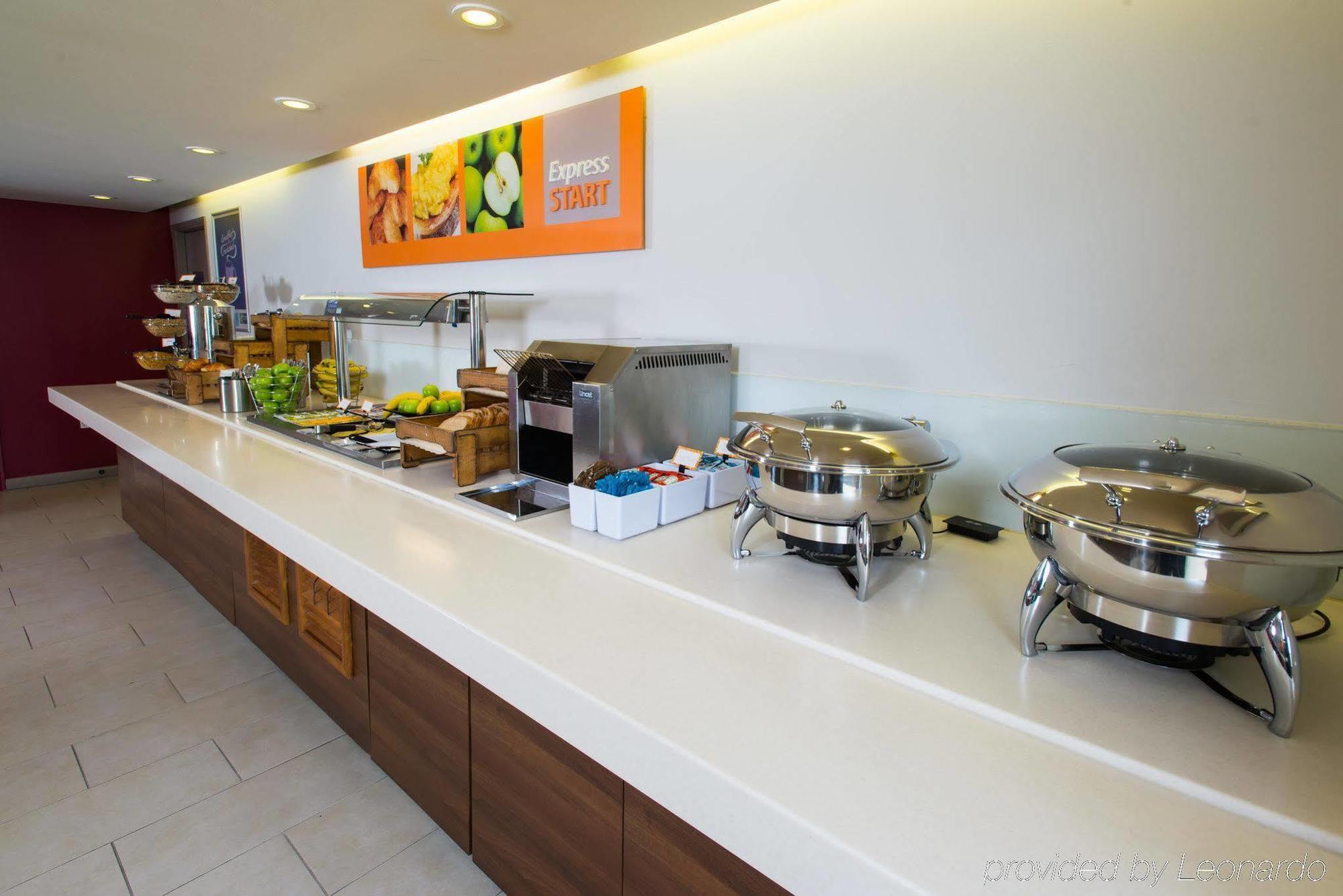 Holiday Inn Express Birmingham Oldbury By Ihg Ngoại thất bức ảnh