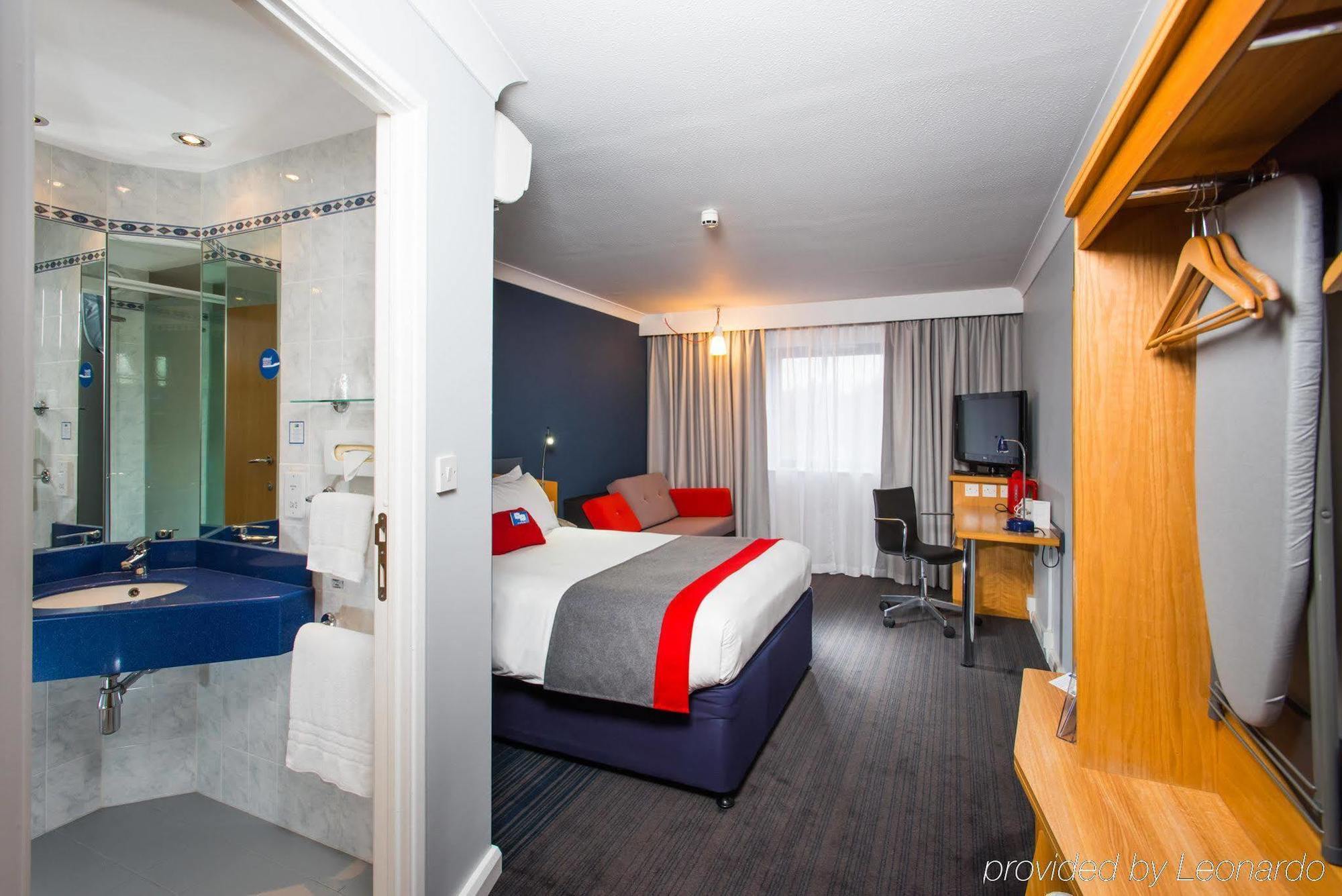 Holiday Inn Express Birmingham Oldbury By Ihg Ngoại thất bức ảnh