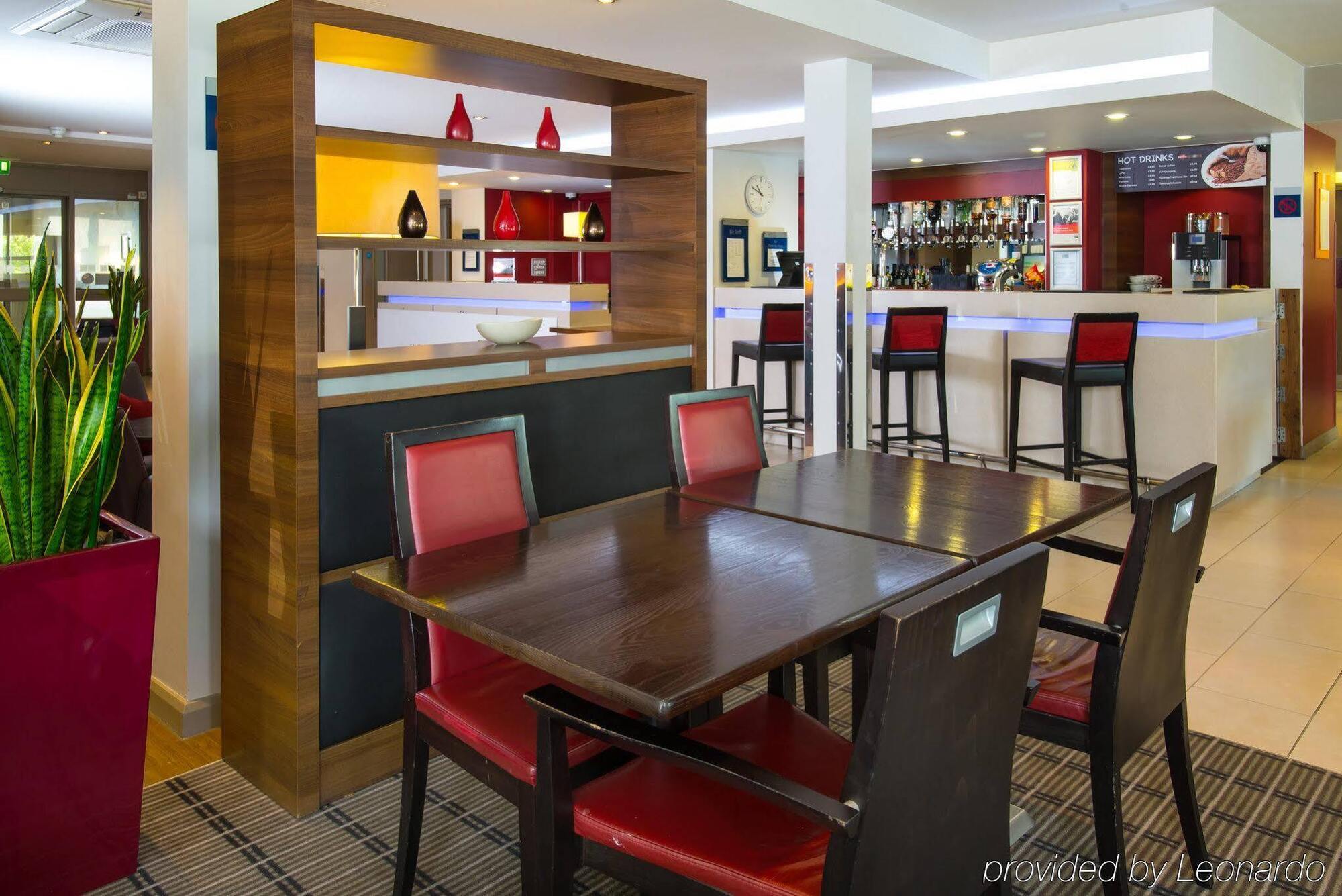Holiday Inn Express Birmingham Oldbury By Ihg Ngoại thất bức ảnh